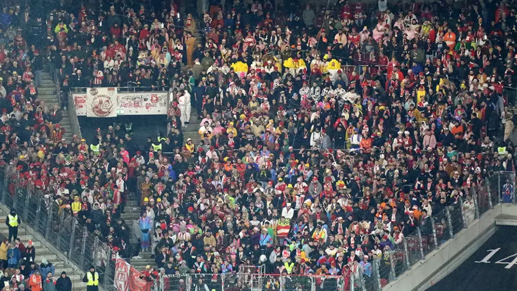 Die Kölner Fankurve ohne aktive Fanszene. (Foto: Gauer)