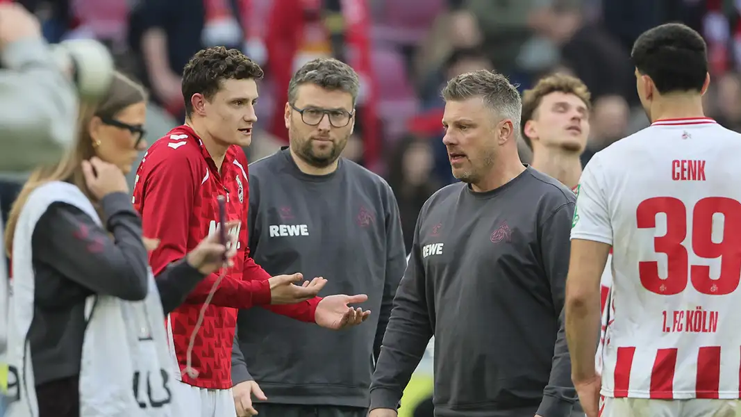 Eric Martel und Lukas Kwasniok nach dem Schlusspfiff gegen Mönchengladbach. (Foto: Bucco)