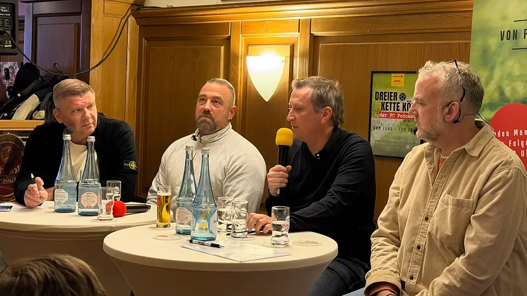 Martin Schlüter, Stephan Schell, Lionel Souque und Daniel Dickkopf beim Dreierkette-Talk im Reissdorf am Hahnentor. (Foto: GEISSBLOG)