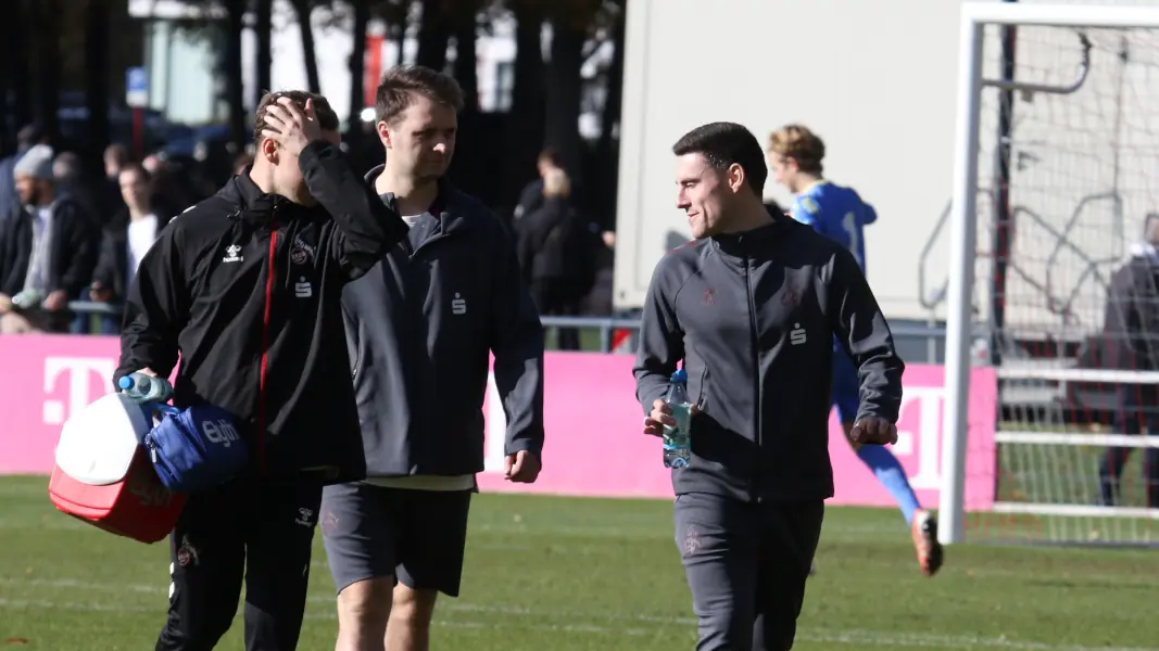 U17-Trainer Vladyslav Moschenski (r.) war mit dem Schiedsrichter unzufrieden. (Foto: GEISSBLOG)