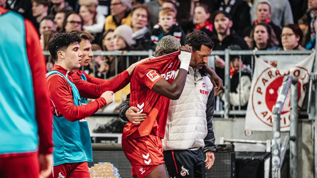 Saison-Aus droht! FC-Stürmer verletzt ausgewechselt: „Das sah nicht gut aus“