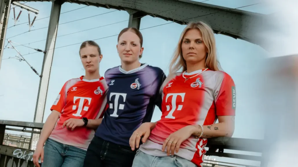 Die Bundesliga-Frauen des 1. FC Köln tragen das Trikot gegen Werder Bremen im RheinEnergieStadion. (Foto: 1. FC Köln)