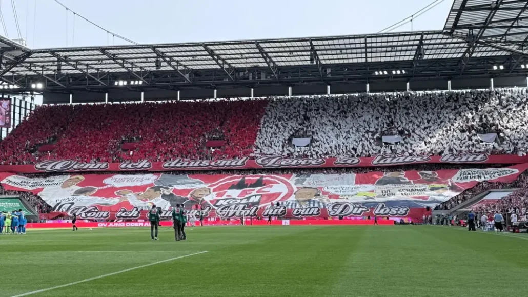 Die Choreografie der Südkurve am Sonntag. (Foto: Bucco)
