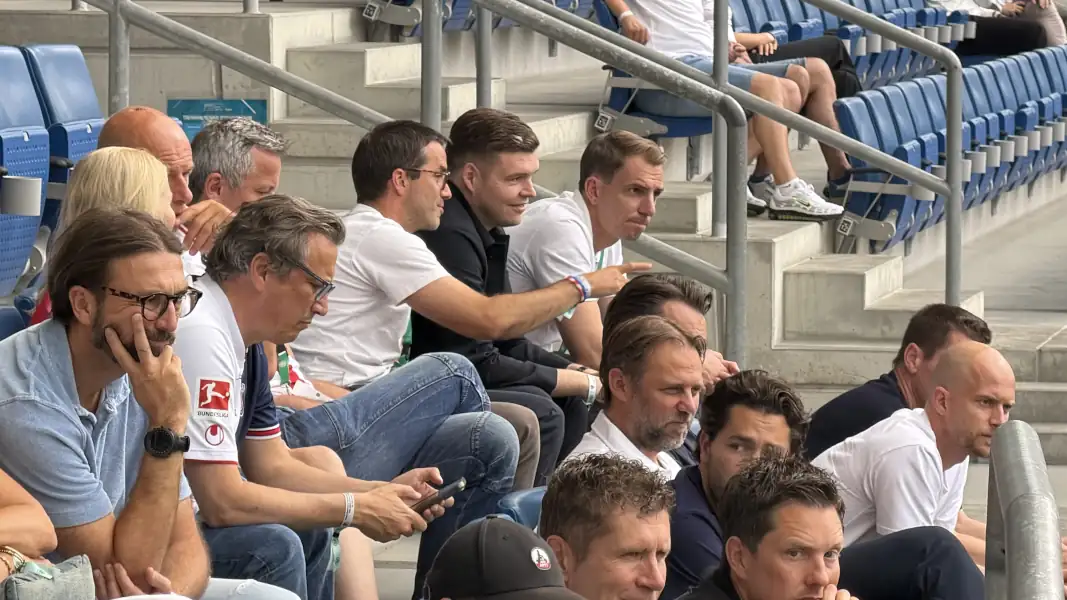 Wagner mit Kessler und Steidten: FC-Bosse sehen Final-Niederlage 