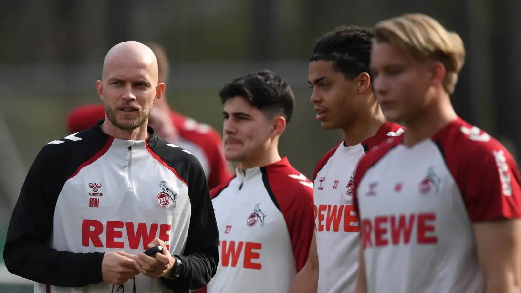 René Wagner mit den Jungprofis Felipe Chavez, Jahmai Simpson-Pusey und Fynn Schenten.