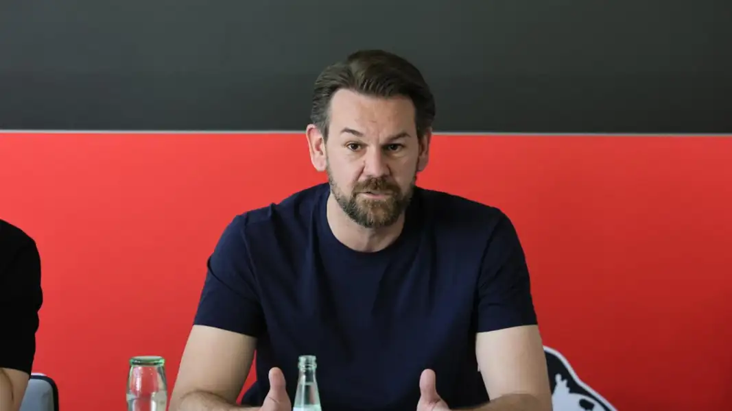 Thomas Kessler beim Mediengespräch am Dienstag am Geißbockheim. (Foto: Bucco)