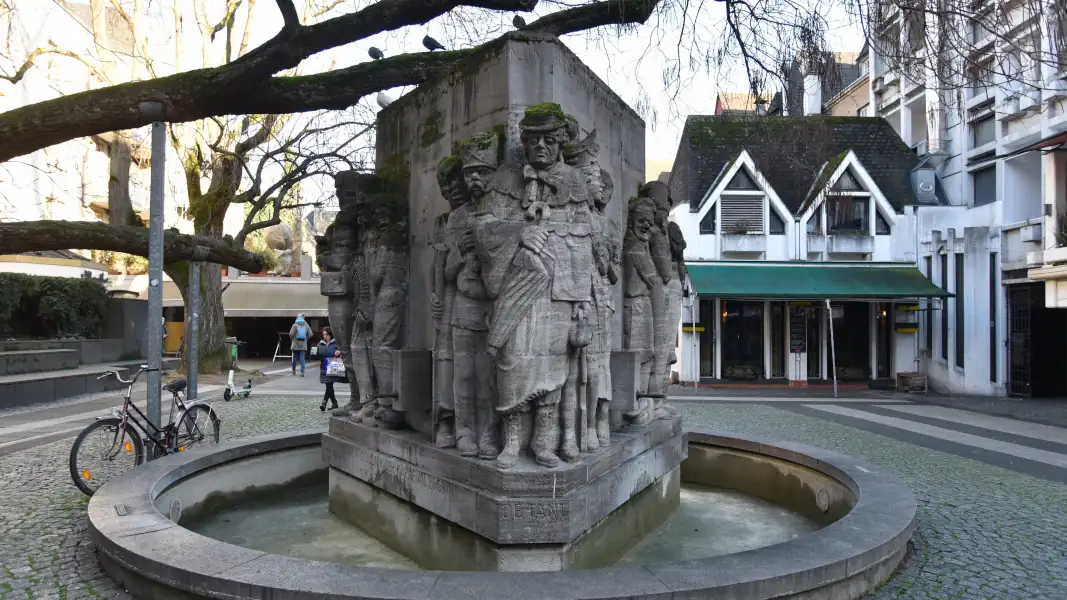 Der Willi Ostermann Brunnen in Köln. (Foto: IMAGO / Horst Galuschka)