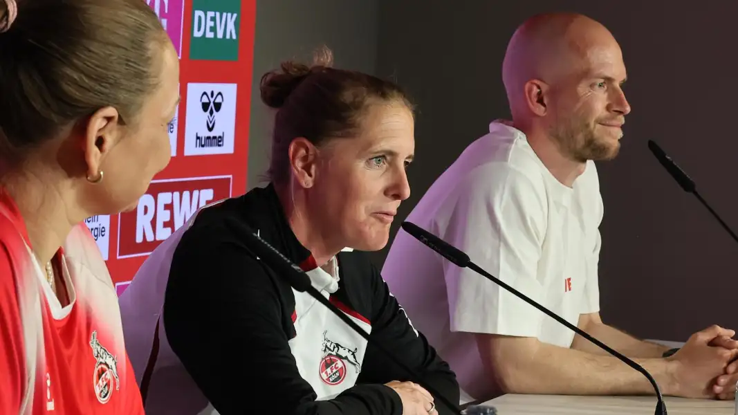 Britta Carlson am Donnerstag zusammen mit René Wagner auf der Pressekonferenz. (Foto: Bucco)