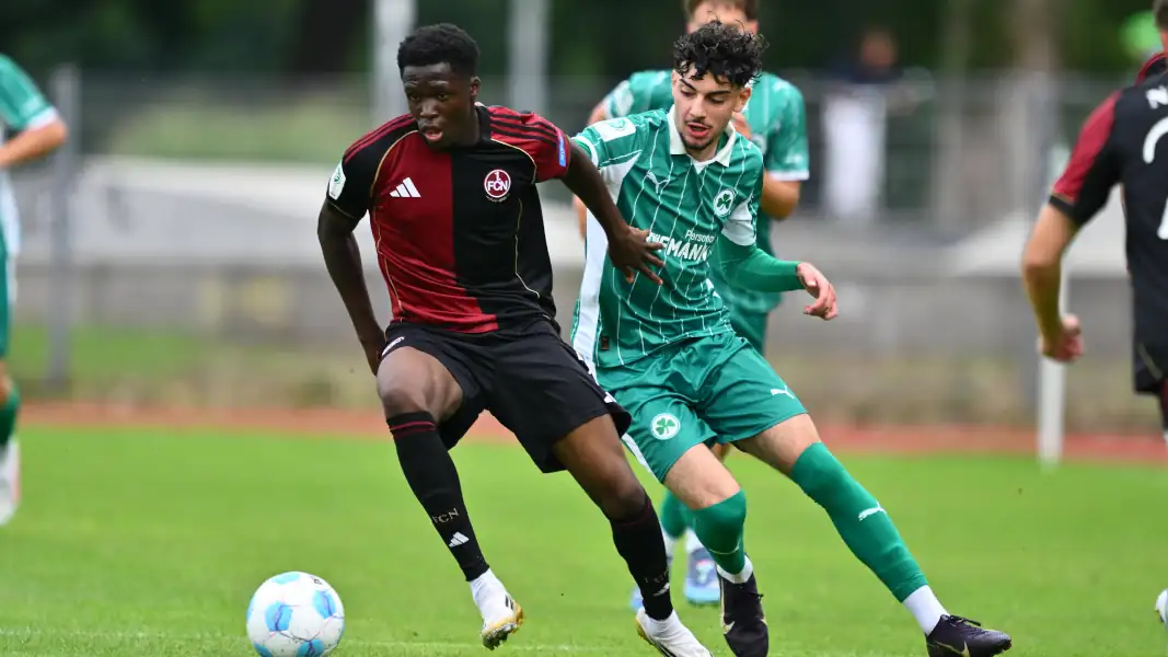 David Okpodu am Ball gegen den Früher Fadl Kamil