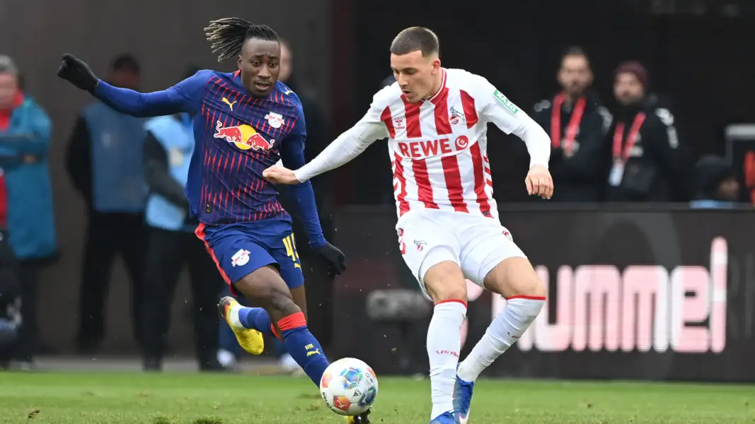 Umworbene Shootingstars: Leipzigs Yan Diomande gegen Kölns Said El Mala. (Foto: imago/Sven Simon)