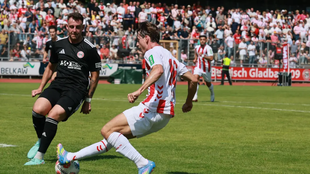 Schon 2025 waren Jakub Kaminski und der 1. FC Köln beim SV Bergisch Gladbach zu Gast. (Foto: Bucco)