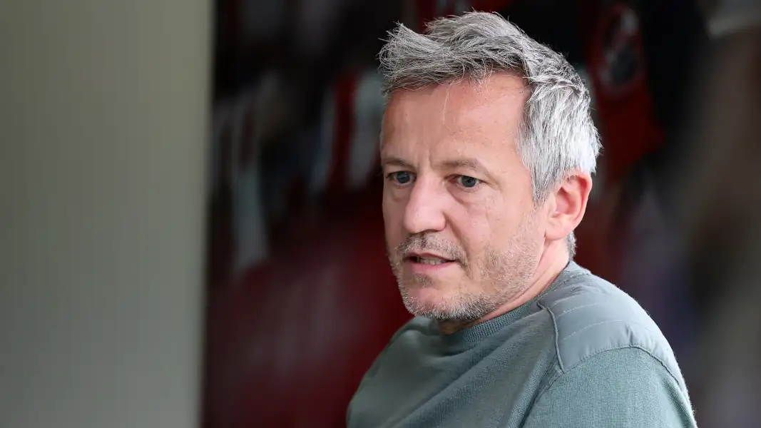 Geschäftsführer Philipp Türoff am Geißbockheim. (Foto: Bucco)