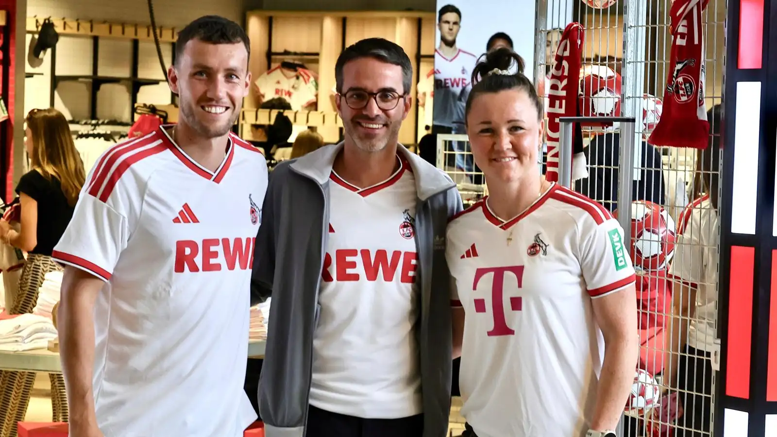 Philipp Liesenfeld (M.) mit Marina Hegering und Luca Waldschmidt. (Foto: Bucco)