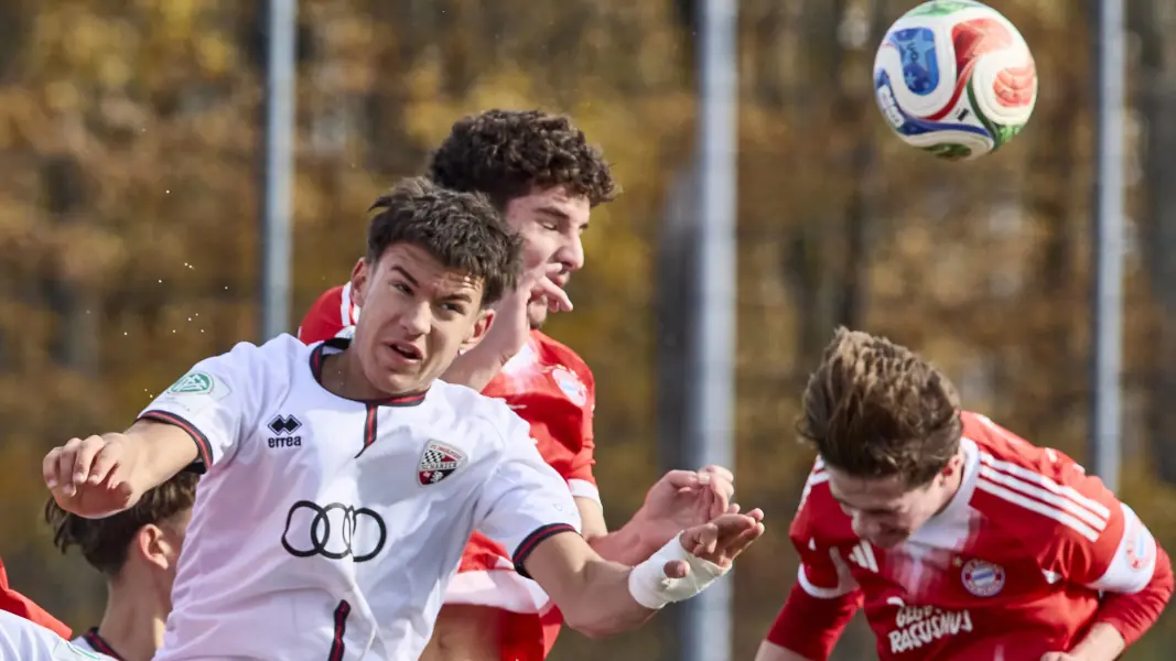 Milian Eggers (l.) spielte zuletzt für die U17 des FC Ingolstadt. (Foto: IMAGO / sportworld)