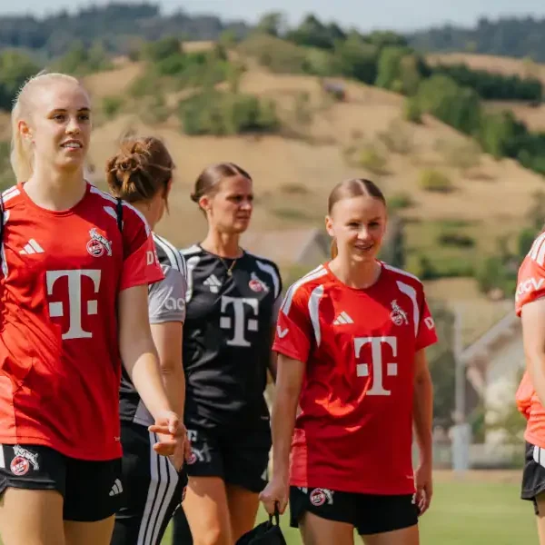 „Nicht Wembley, aber Top-Bedingungen“: FC-Frauen starten ins Trainingslager