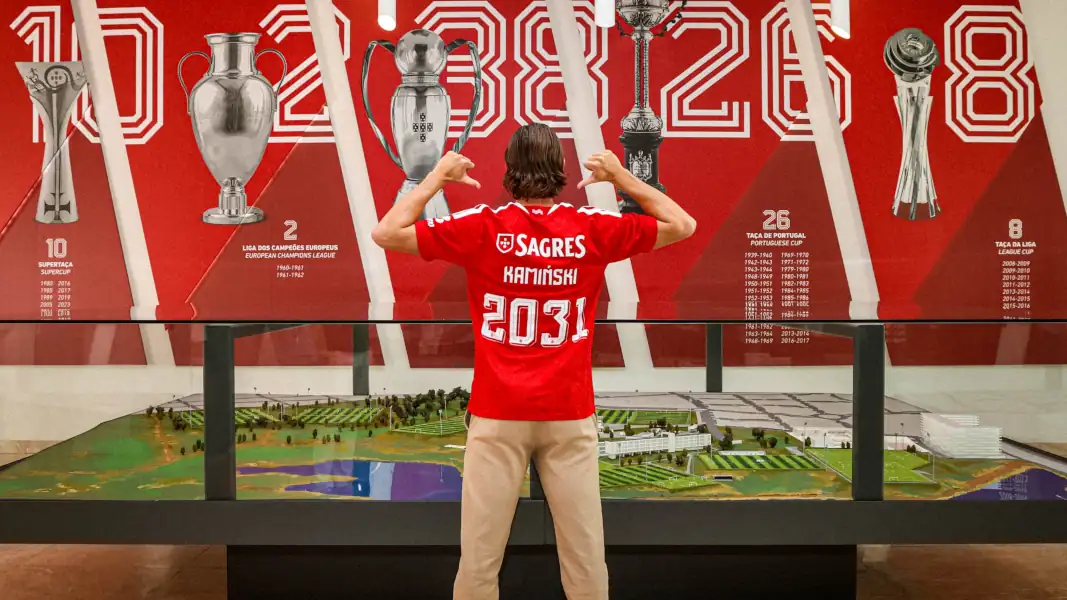Jakub Kaminski bei seinem neuen Club Benfica Lissabon. (Foto: slbenfica.pt)