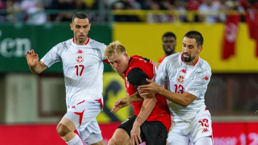 Rani Khedira (r.) spielte bei der WM gemeinsam mit Ellyes Skhiri für Tunesien. (Foto: IMAGO / GEPA pictures)