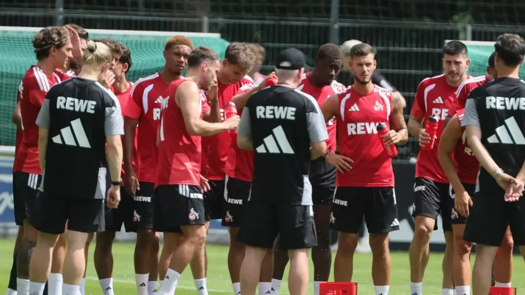 Ansprache im Teamkreis. (Foto: Bucco)