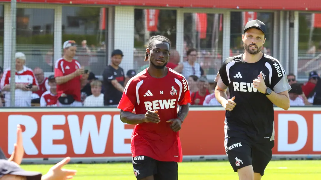 Gideon Mensah dreht Laufrunden mit Leif Frach. (Foto: GEISSBLOG)