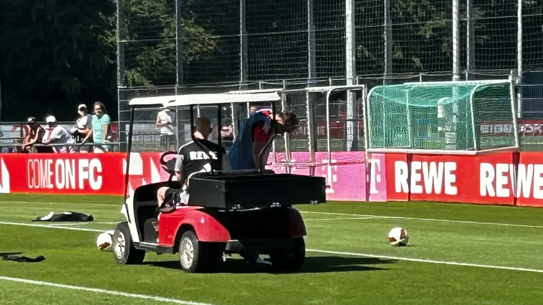 Rav van den Berg auf dem Weg in die Kabine. (Foto: GEISSBLOG)