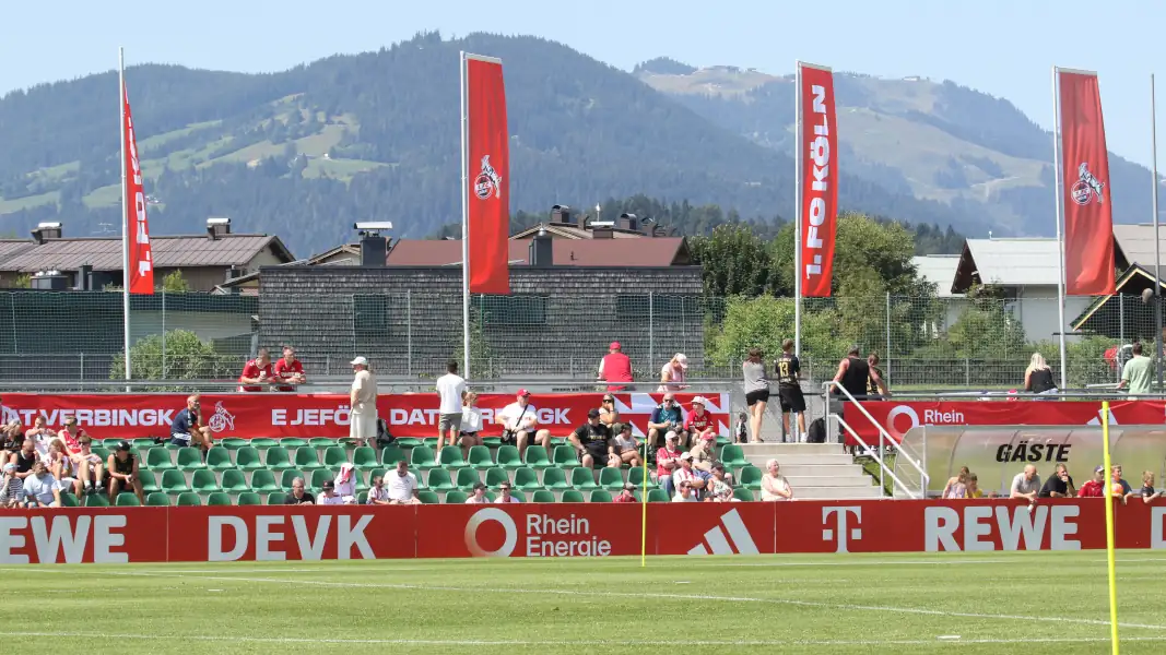 Rot und Weiß im Trainingslager: So erscheint das neue einheitliche Bild des FC. (Foto: GEISSBLOG)