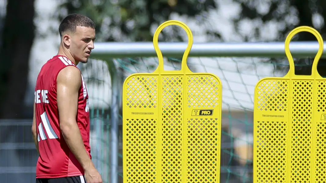 Das einzig Gelbe, das für Said El Mala gerade zählt, sind die Männchen auf dem Trainingsplatz. (Foto: IMAGO / DeFodi Images)