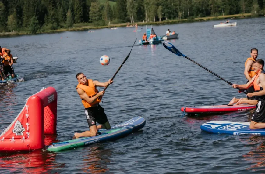 Teambuilding auf dem See: Die Fotos des ersten Trainingslager-Tags