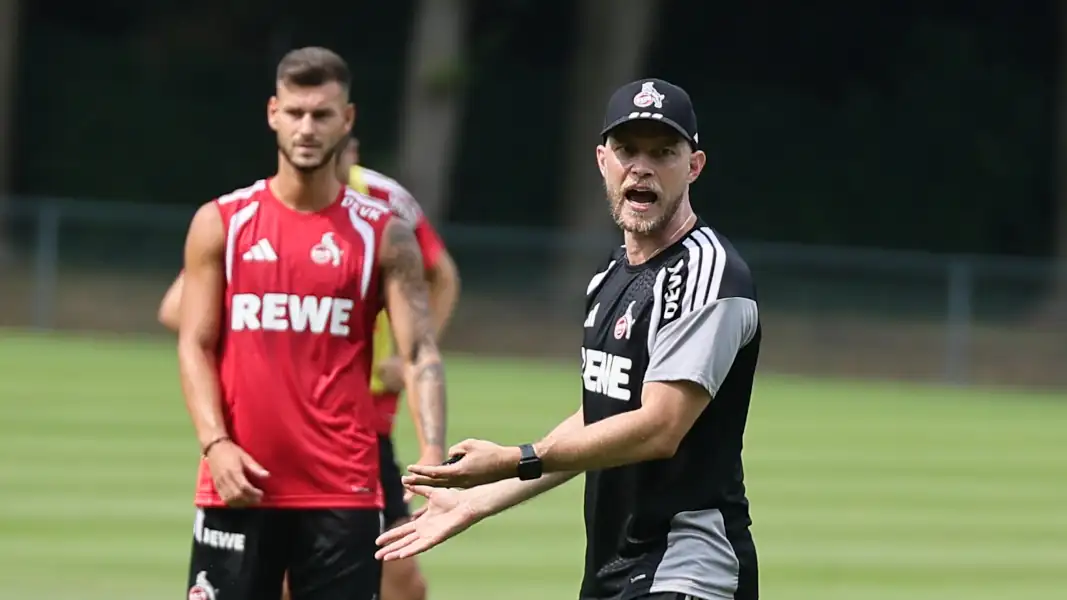 Tom Krauß hört René Wagner zu. (Foto: Bucco)