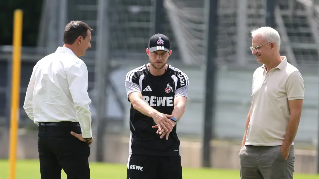 René Wagner im Gespräch mit Ulf Sobek (li.) und Jörg Alvermann (re.). (Foto: Bucco)