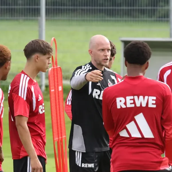 „Einmal im Leben!“ Wagner foppt FC-Stürmer – Ex-Boss zu Besuch