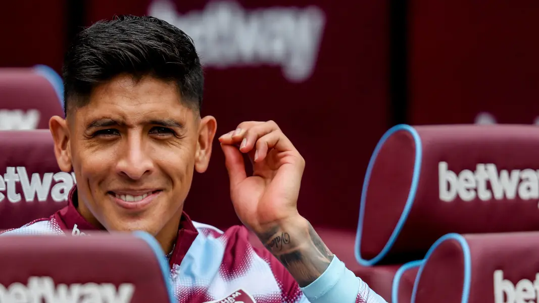 Edson Alvarez bleibt offenbar bei West Ham United. (Foto: IMAGO / News Images)
