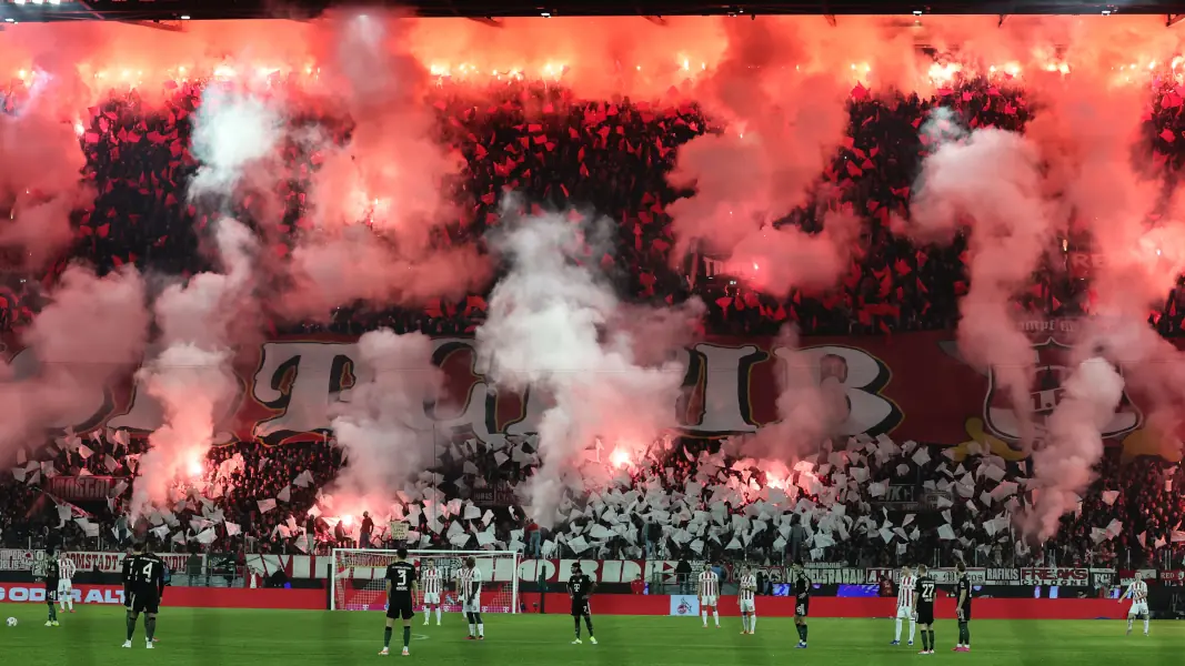 Unter anderem für den Einsatz von Pyrotechnik beim Hinrundenabschluss gegen Bayern München wurde der 1. FC Köln in der vergangenen Saison vom DFB bestraft. (Foto: Bucco)