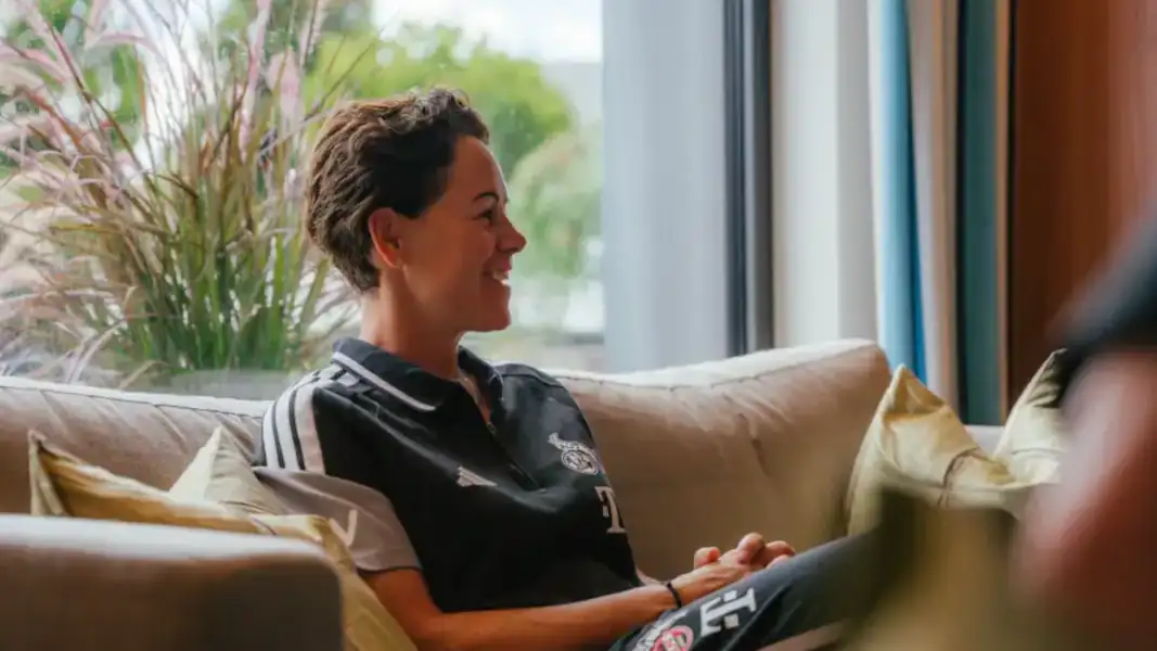 Direktorin für Frauen- und Mädchenfußball Nicole Bender-Rummler im Interview in Lautenbach. (Foto: 1. FC Köln)
