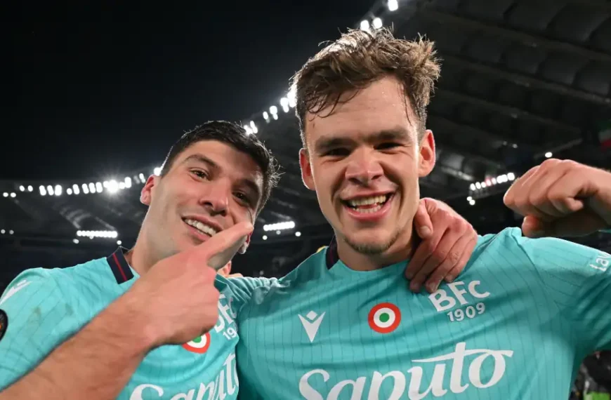Thijs Dallinga (re.) jubelte nur selten in Bologna. (Foto: IMAGO / Xinhua)