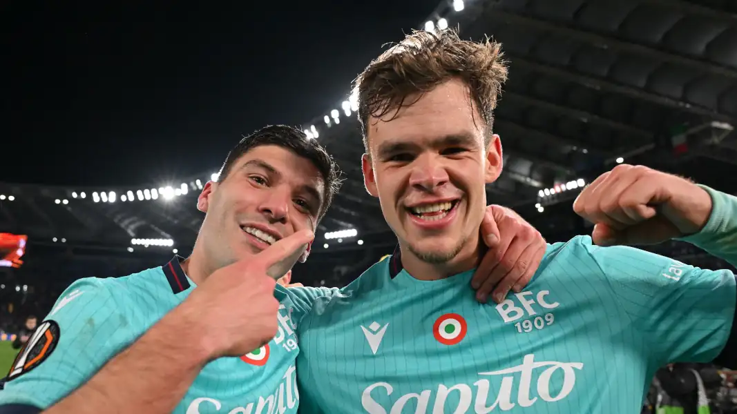 Thijs Dallinga (re.) jubelte nur selten in Bologna. (Foto: IMAGO / Xinhua)