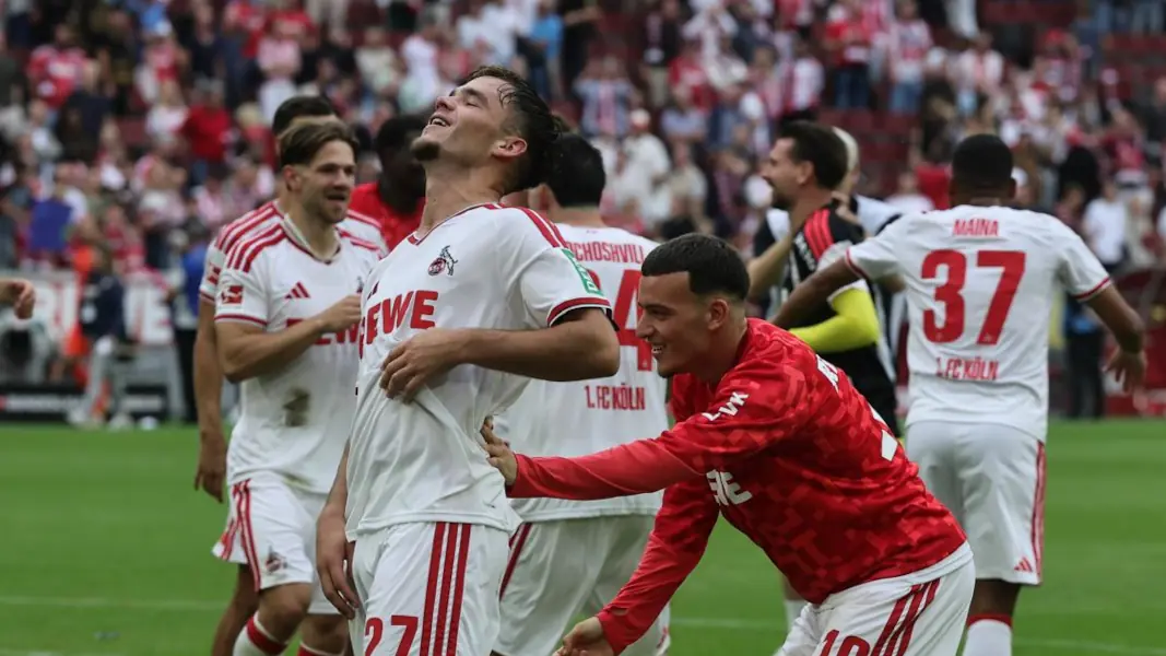 Said El Mala schubst Thijs Dallinga vor die Südkurve: (Foto: Bucco)