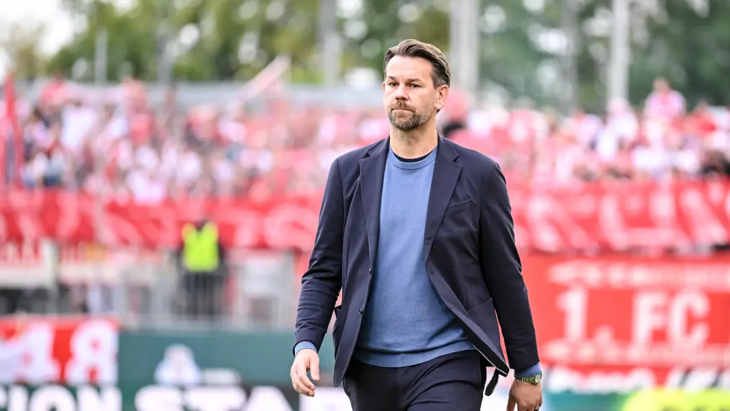 FC-Geschäftsführer Thomas Kessler beim Pokalspiel in Würzburg. (Foto: IMAGO / DeFodi Images)
