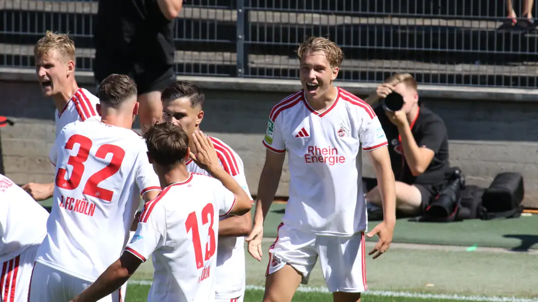 Luiz Labenz feiert seinen Doppelpack gegen Wiedenbrück. (Foto: GEISSBLOG)