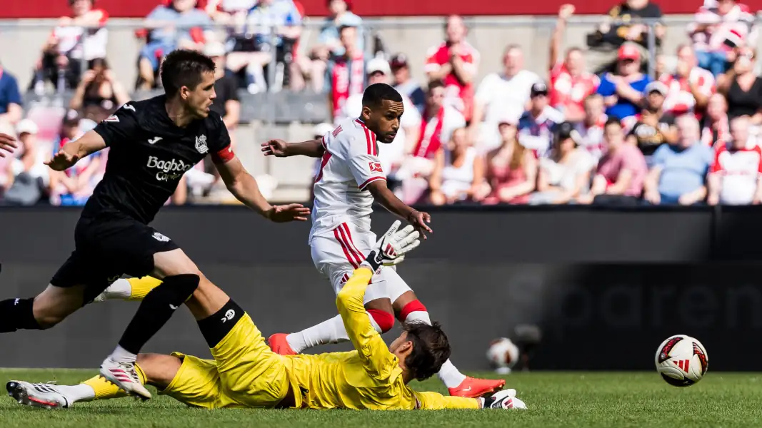 Der Moment, als Maina gegen San Sebastian trifft. (Foto: IMAGO / Beautiful Sports International)