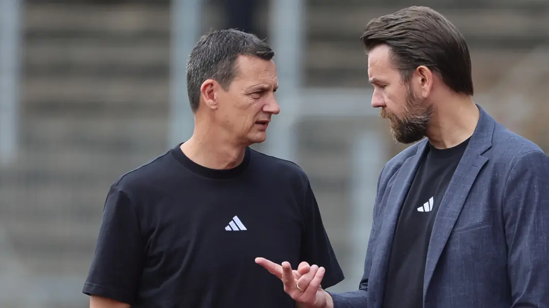 Vizepräsident Ulf Sobek im Gespräch mit Sportchef Thomas Kessler. (Foto: Bucco)
