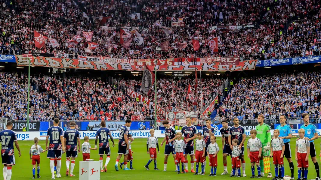 Der Gästeblock des 1. FC Köln in Hamburg.