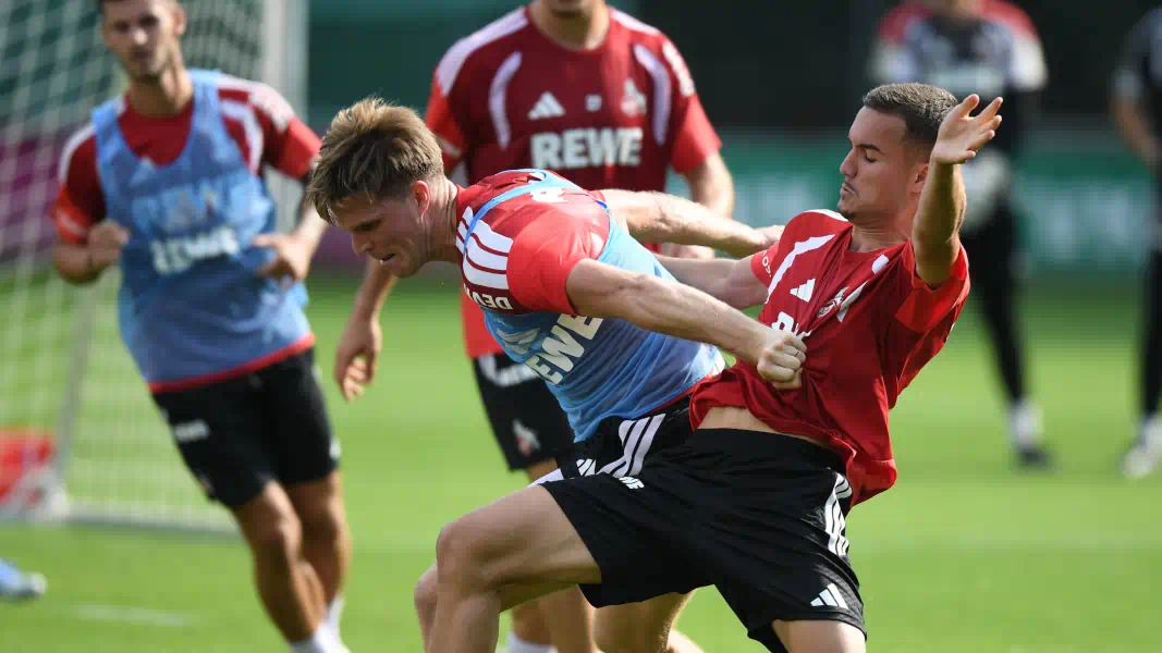 Etienne Borie und Marius Bülter im Zweikampf.