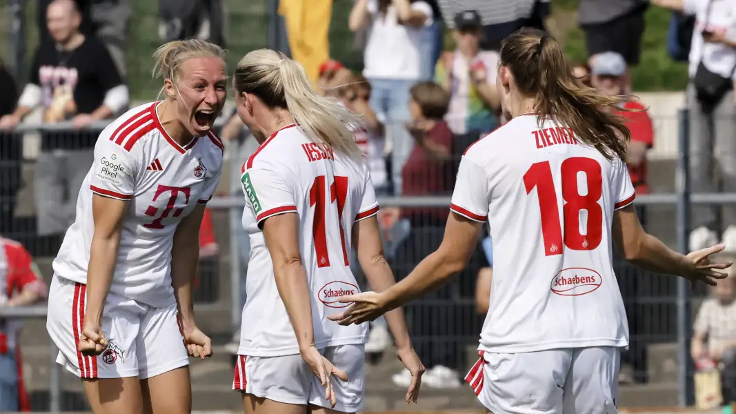 Pauline Bremer nach ihrem Kopfballtreffer zum ziwschenzeitlichen 2:0 gegen Union Berlin. (Quelle:IMAGO)