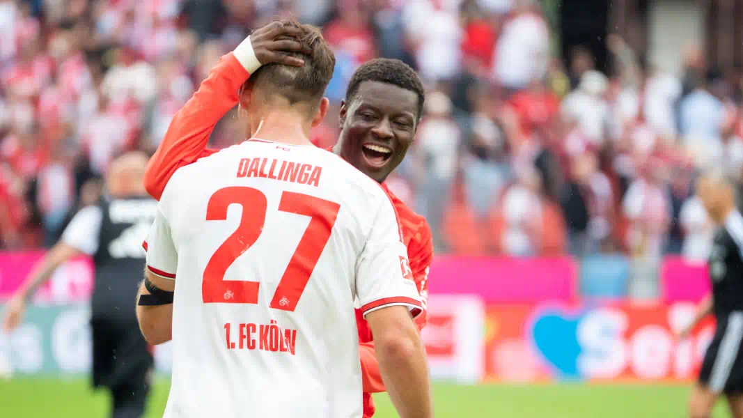 Thijs Dallinga und Ragnar Ache freuen sich.