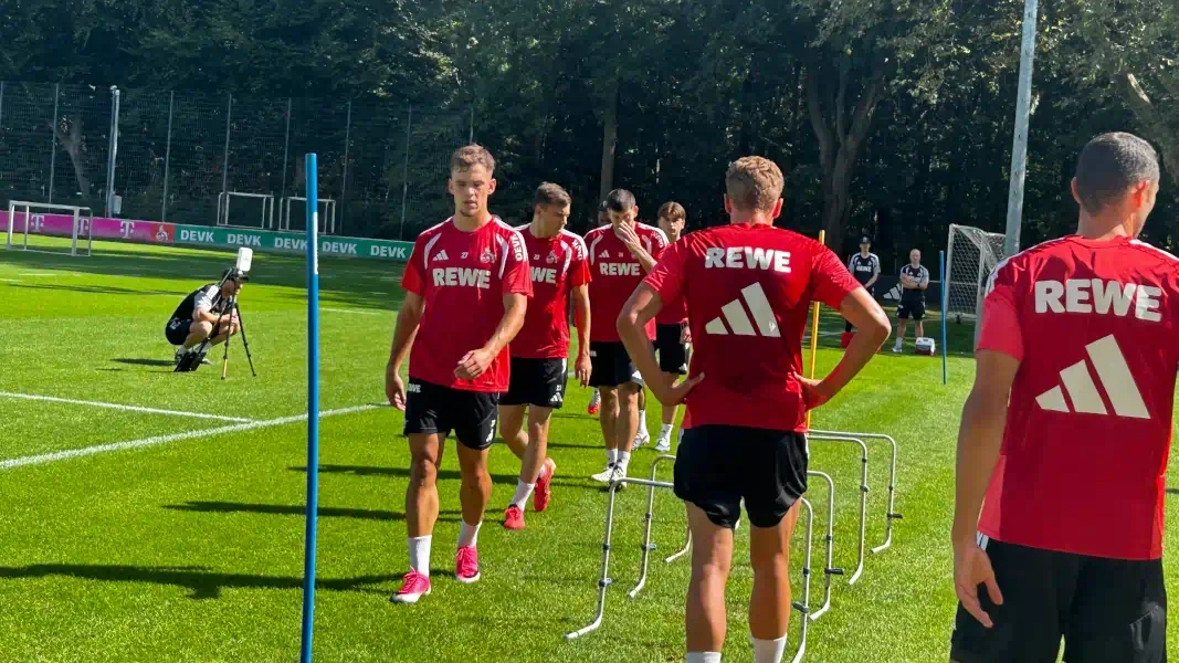 Thijs Dallinga beim Training des 1. FC Köln.