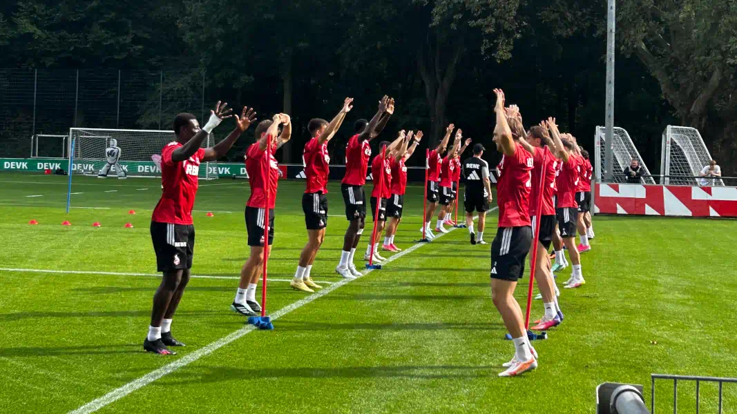 Aufgalopp: Die Profis des 1. FC Köln beim Training am Geißbockheim. (Foto: GEISSBLOG)