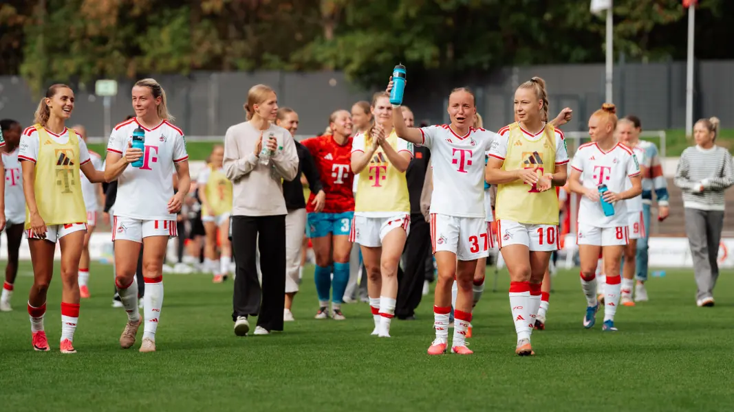Die FC-Frauen nach dem Sieg gegen Union Berlin. (Foto IMAGO / Gabor Baumgarten)