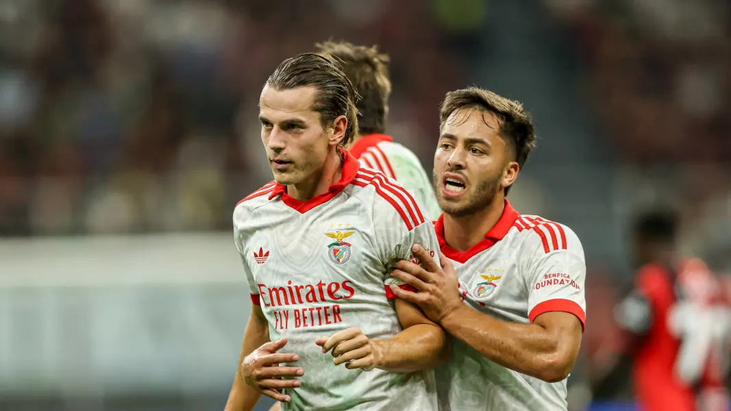 Jakub Kaminski nach seinem ersten Tor für Benfica Lissabon in Mailand. (Foto: IMAGO / ZUMA Press)