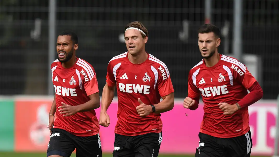 Joel Schmied (Mitte) war am Dienstag der einzige Innenverteidiger im FC-Training. (Foto: IMAGO / Jan Huebner)