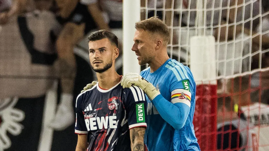 Bedient: Tom Krauß und Marvin Schwäbe beim 1:4 in Stuttgart. (Foto: IMAGO / Beautiful Sports International)